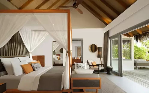 ONE BEDROON BEACH POOL BEDROOM